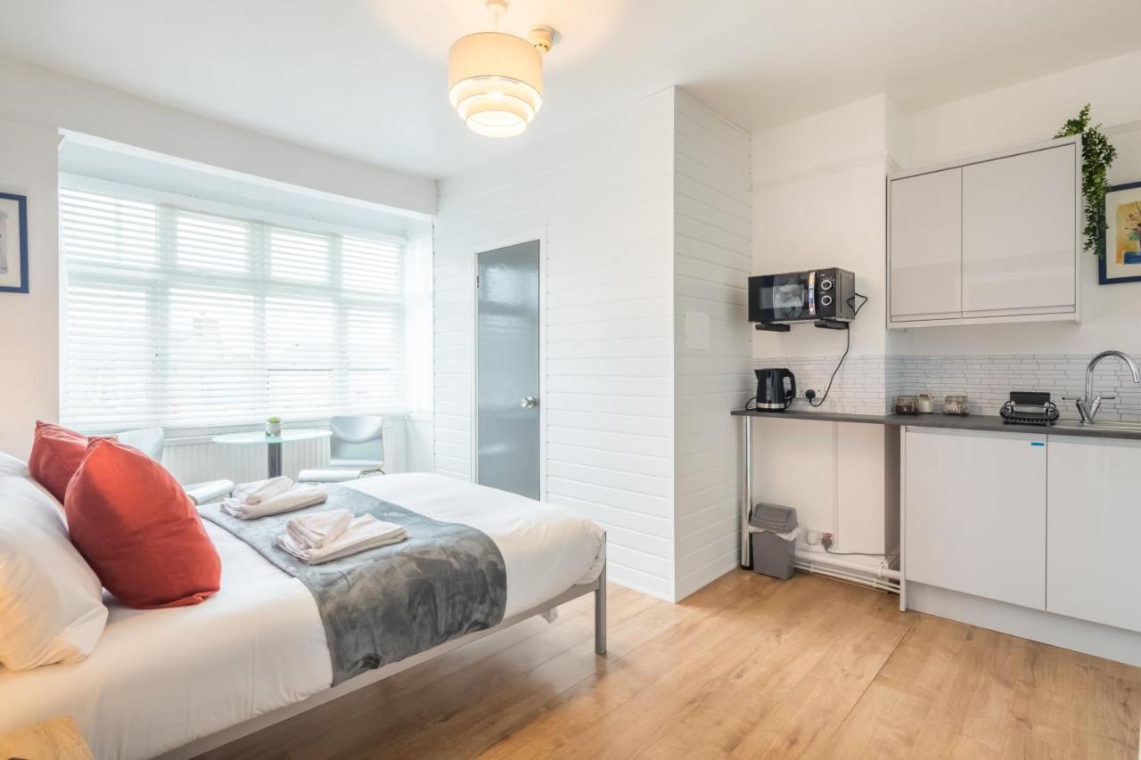 Private Room 4 With Kitchenette By Cb Stays No Minimum Stays CBG Екстериор снимка