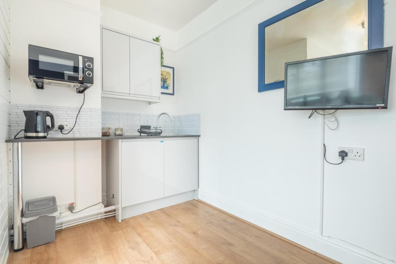 Private Room 4 With Kitchenette By Cb Stays No Minimum Stays CBG Екстериор снимка