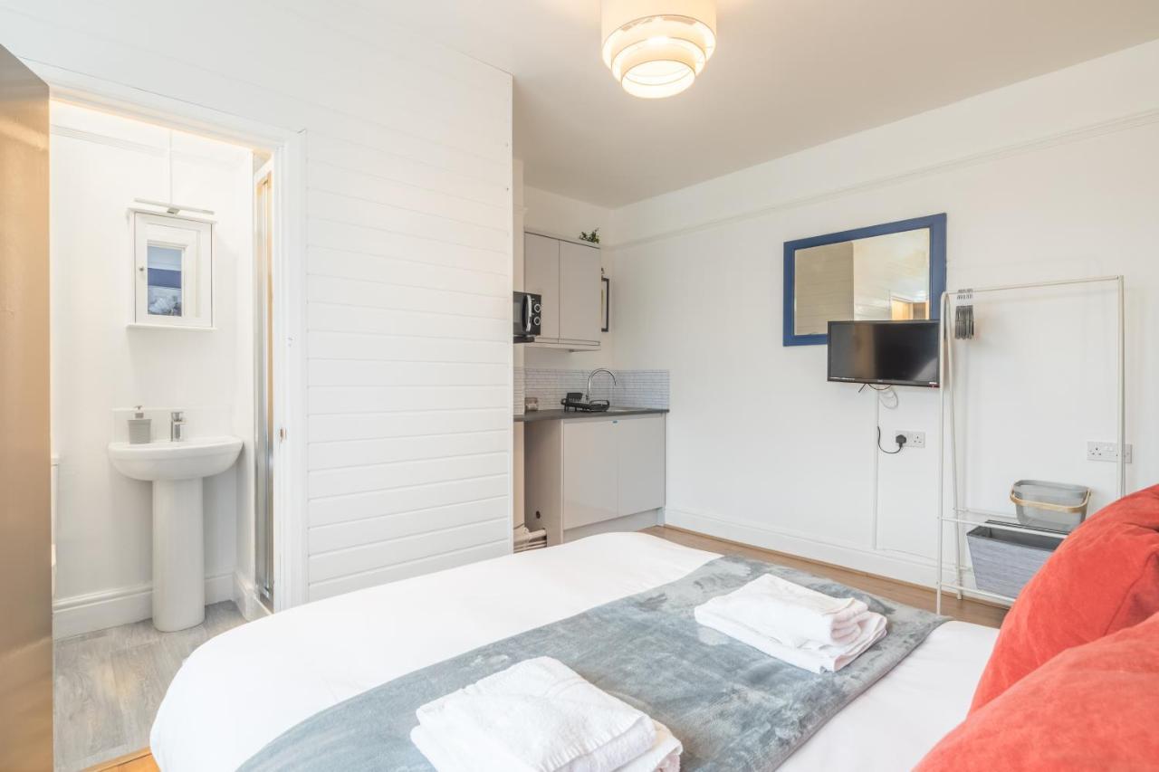 Private Room 4 With Kitchenette By Cb Stays No Minimum Stays CBG Екстериор снимка
